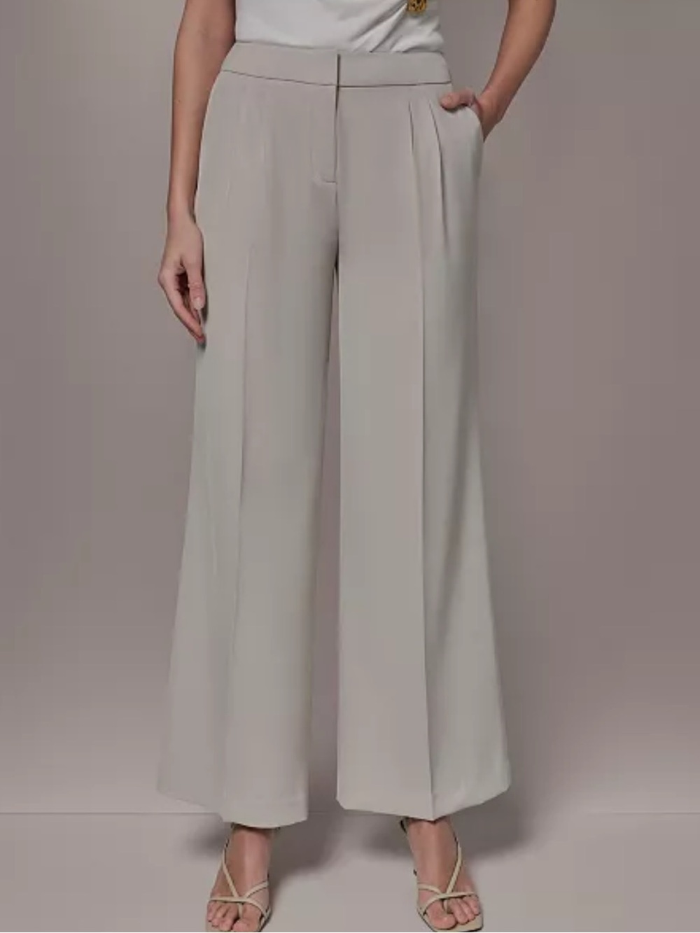 Donna Karan High Waist Wide Leg Pant
Size 2
